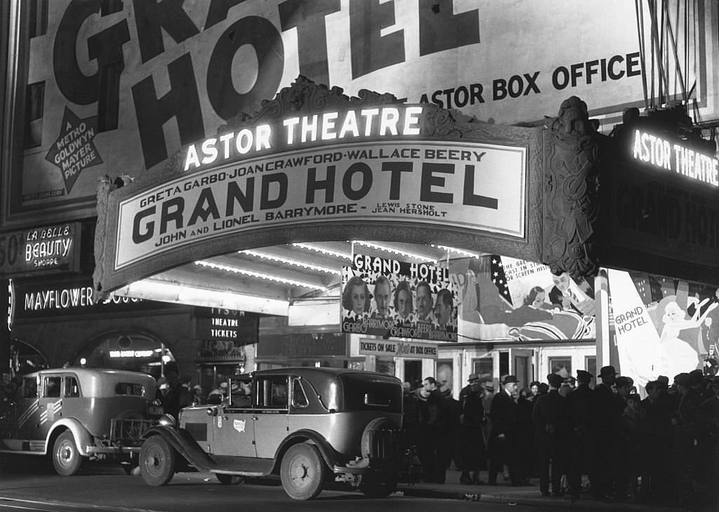 Opening night of the movie 'Grand Hotel' on Times Square, 1932