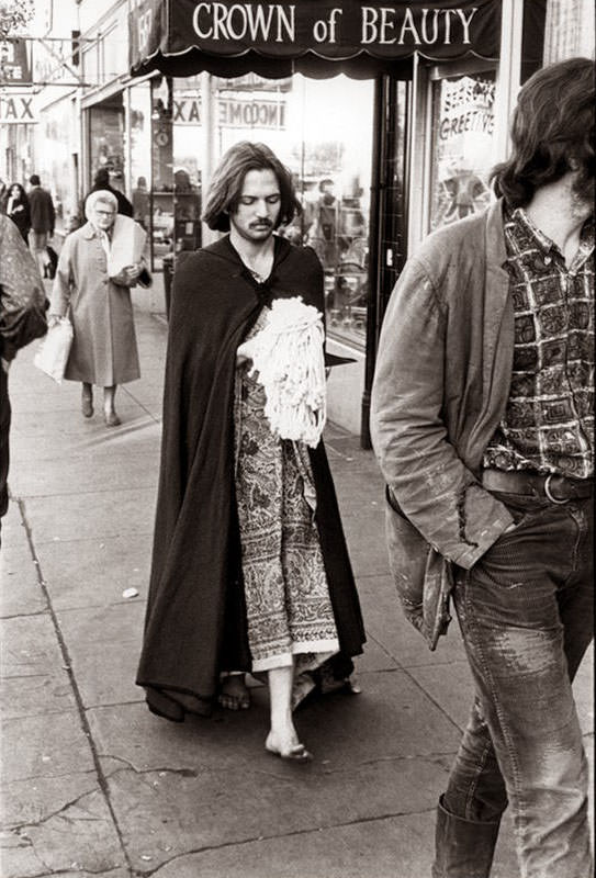 Life of Hippies and Rebellious Youth of San Francisco in 1960s