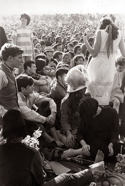 Life of Hippies and Rebellious Youth of San Francisco in 1960s