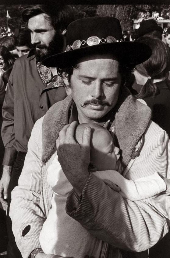 Life of Hippies and Rebellious Youth of San Francisco in 1960s