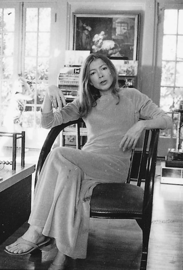 Joan Didion: Life Story and Fabulous Photos of the Legendary American Writer