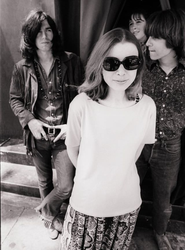 Joan Didion: Life Story and Fabulous Photos of the Legendary American Writer