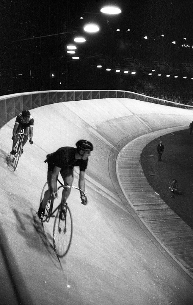 Team Itay in action on track during race at Velodrome Melbourne, 1956