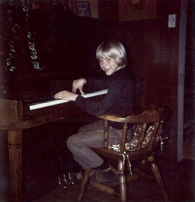 Lovely Childhood Photos of Kurt Cobain that are Too Damn Cute