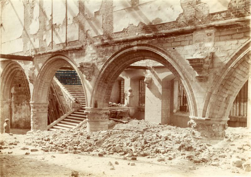 Library interior arches, Leuven, August 1914
