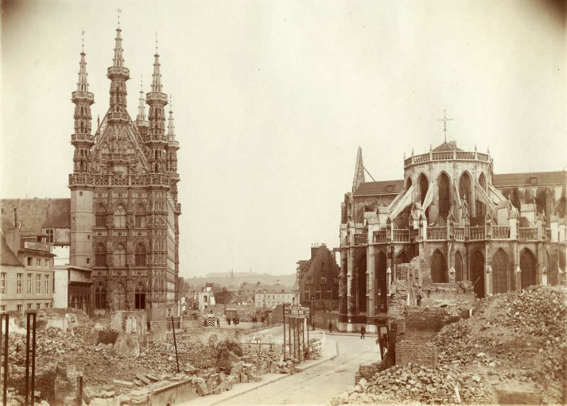 Naamsestraat rubble closer to City Hall and St-Pieterskerk, Leuven, August 1914