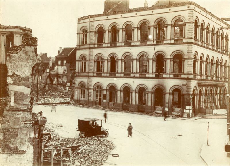 National Bank (Tafelrond quondam et futuris) gutted, Leuven, August 1914