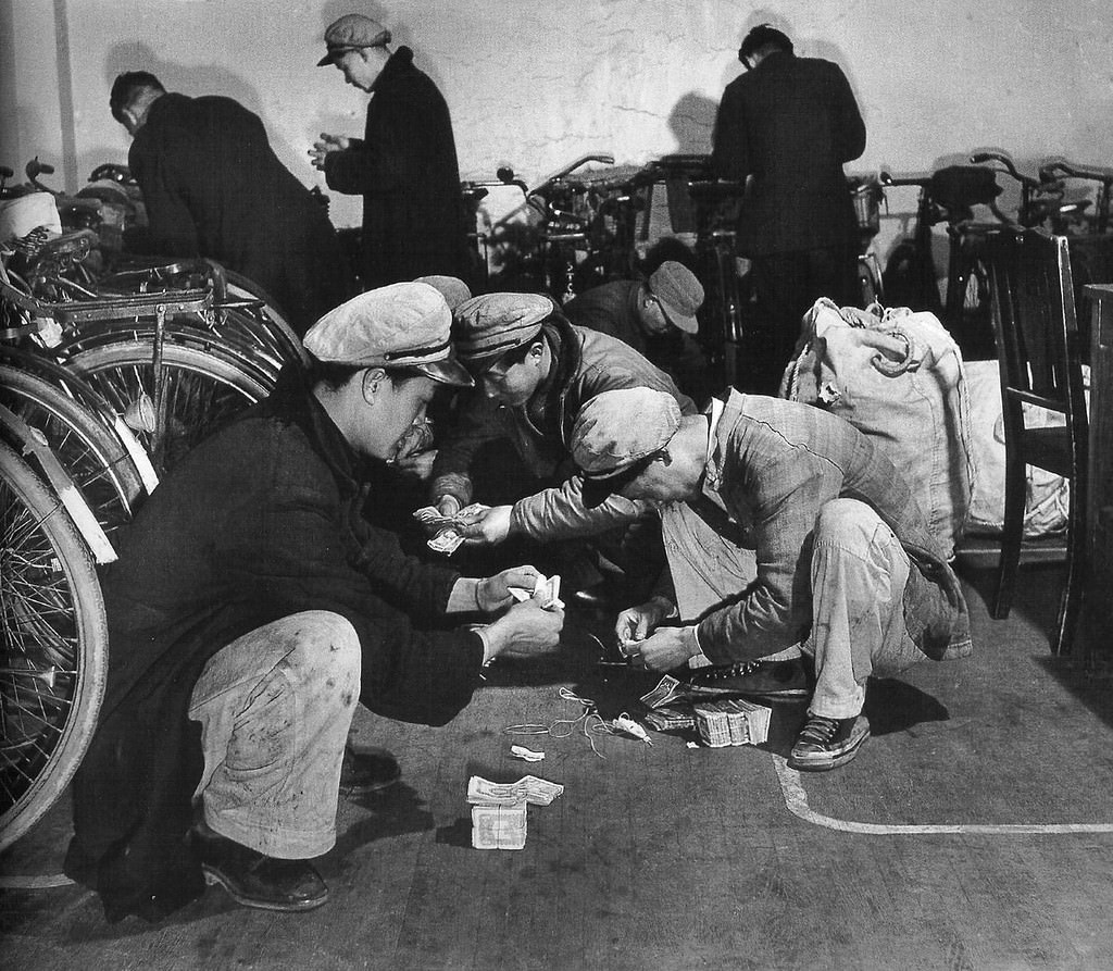 China's Last Days: Fascinating Photos of Life in Shanghai from 1947-1949 by Jack Birns