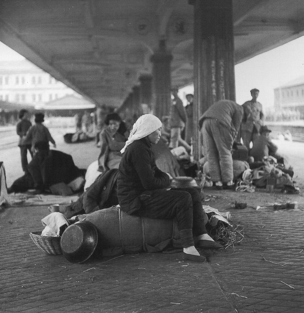 China's Last Days: Fascinating Photos of Life in Shanghai from 1947-1949 by Jack Birns