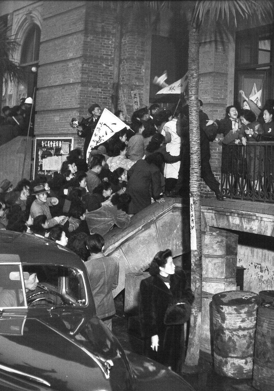 China's Last Days: Fascinating Photos of Life in Shanghai from 1947-1949 by Jack Birns