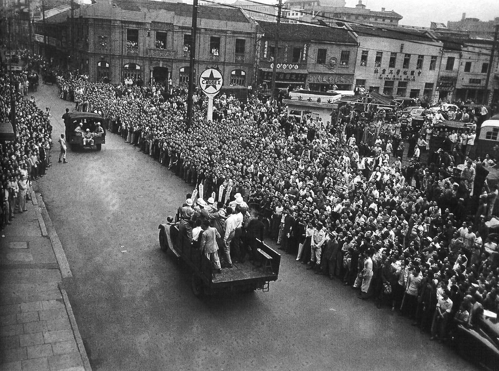 China's Last Days: Fascinating Photos of Life in Shanghai from 1947-1949 by Jack Birns