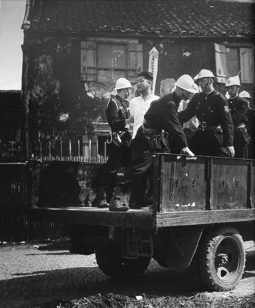 China's Last Days: Fascinating Photos of Life in Shanghai from 1947-1949 by Jack Birns