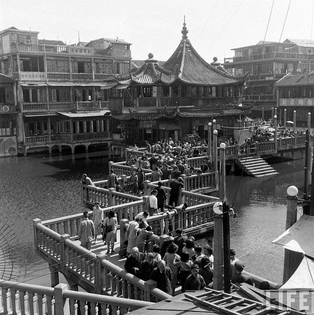 China's Last Days: Fascinating Photos of Life in Shanghai from 1947-1949 by Jack Birns