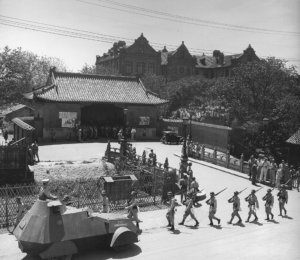 China's Last Days: Fascinating Photos of Life in Shanghai from 1947-1949 by Jack Birns