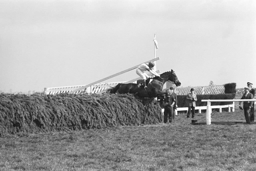 Horse Racing - Grand National Steeplechase - Aintree Racecourse, Liverpool, 1980s