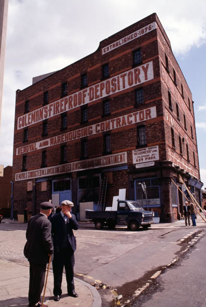 Residents of the Toxteh neighborhood after the race riots on July 7, 1981 in Liverpool.