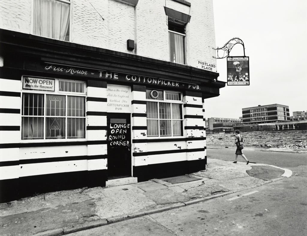 The Cotton Picker Public House on the corner of Roscommon Street and Portland Place, in Liverpool, 1982.