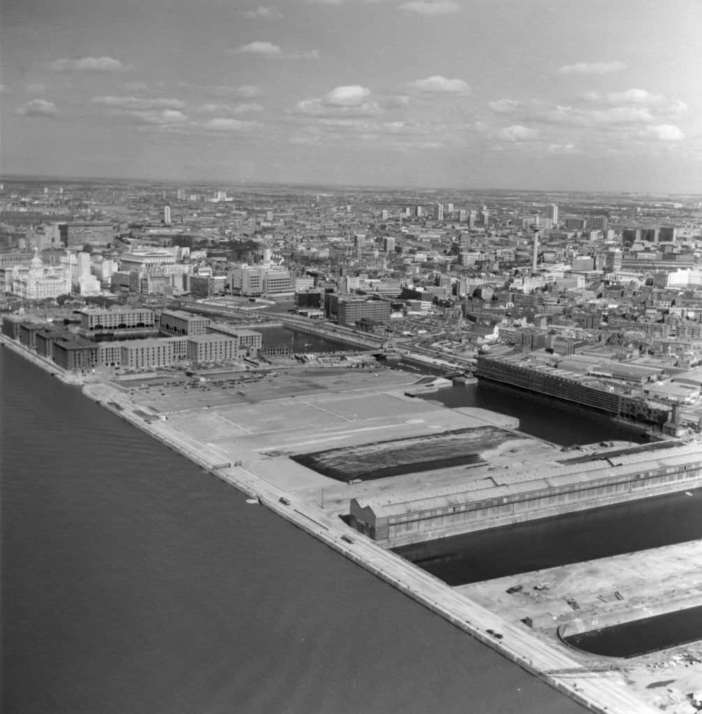 Aerial view of Kings Dock part of the Liverpool South Docks system which became redundant in 1972. It covers 14.6 Hectares, 19th January 1987.