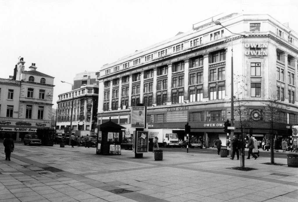 Clayton Square, Liverpool. 15th December 1983.