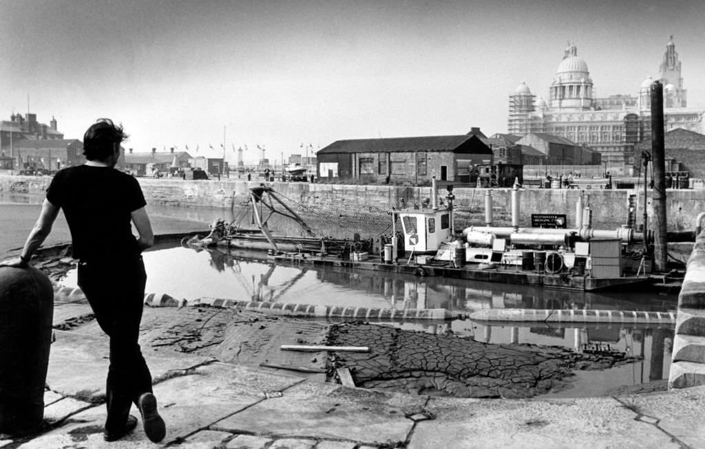 Liverpool Albert Dock re-development, work begins to dredge the docks, Merseyside, 17th September 1982.