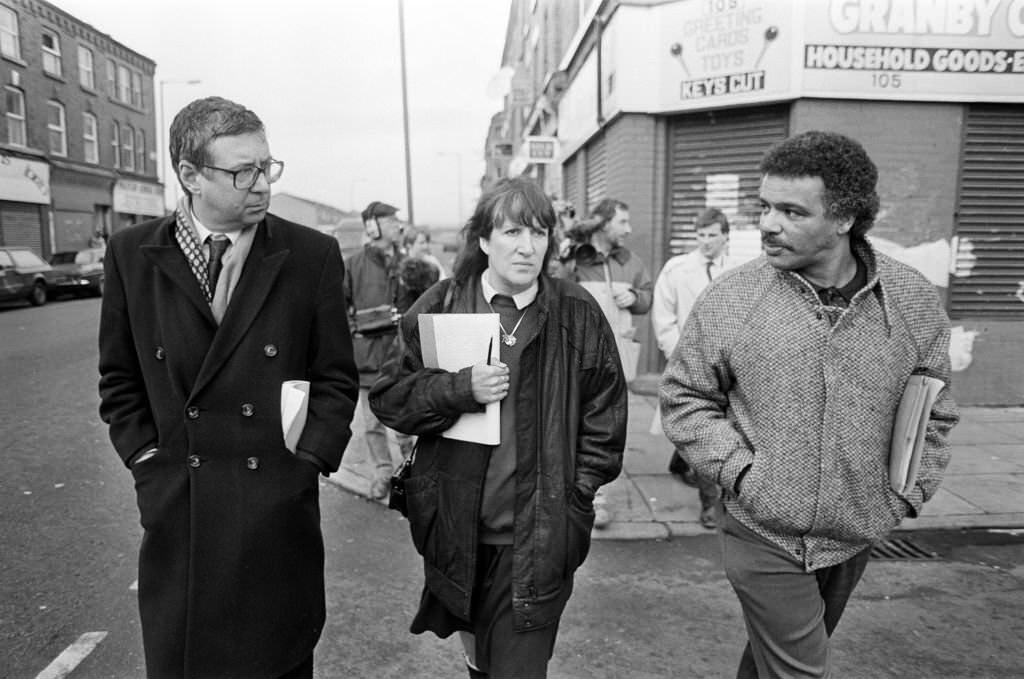 Lord Gifford visits Granby Street, Toxteth. 29th November 1988.