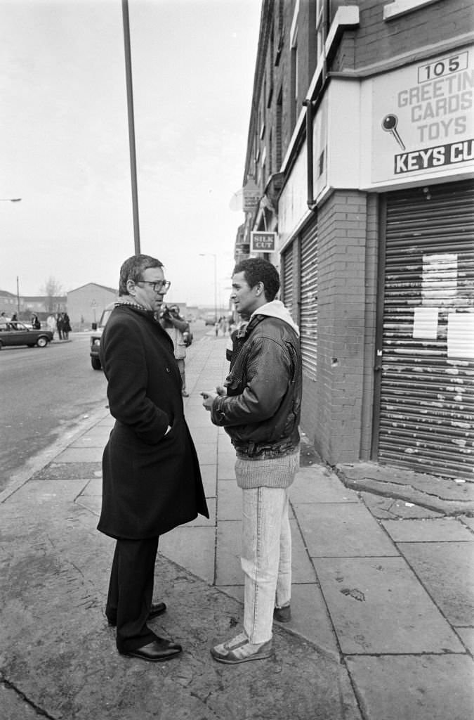 Lord Gifford visits Granby Street, Toxteth, 29th November 1988.