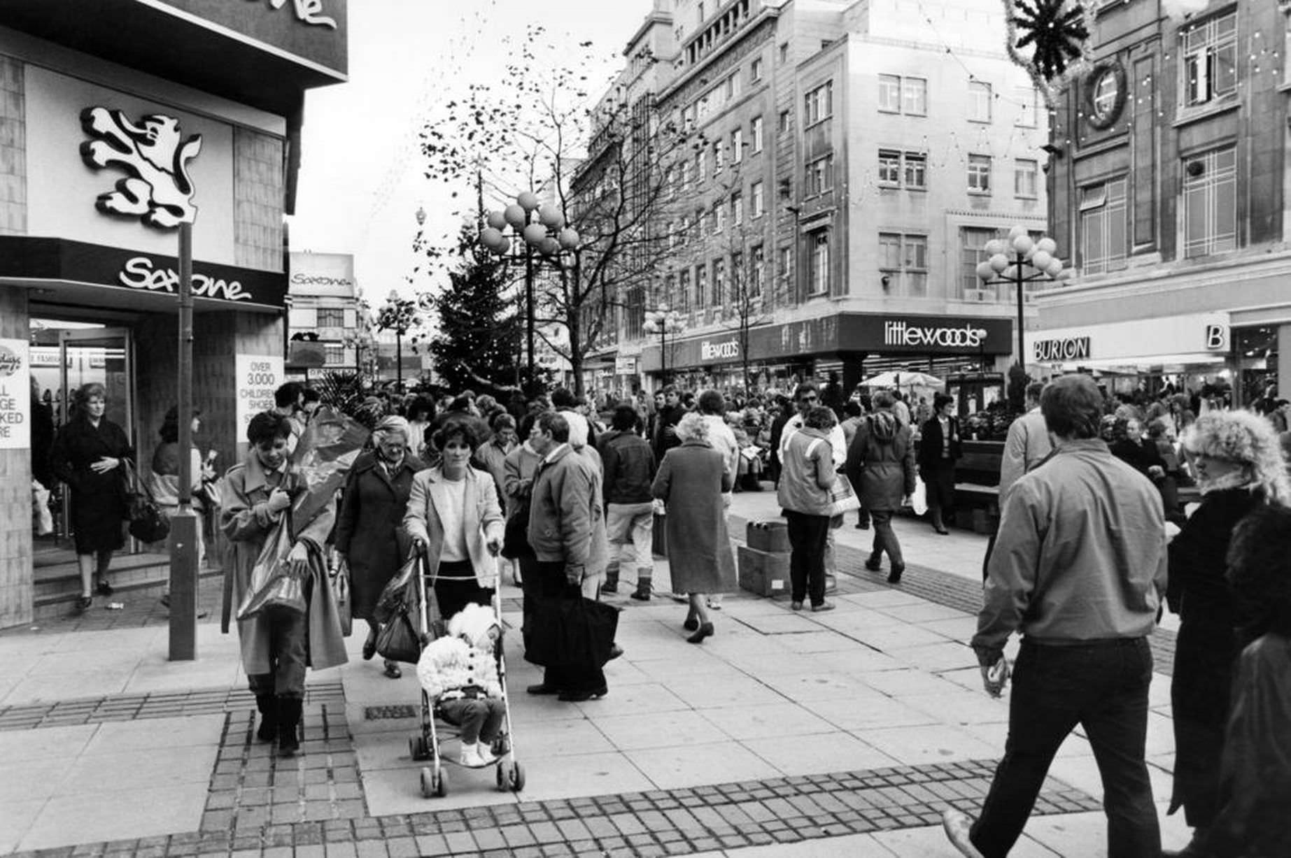 Christmas shoppers on Church Street, one of Liverpool's shopping areas. Church Street, Liverpool, Merseyside, 4th December 1985.