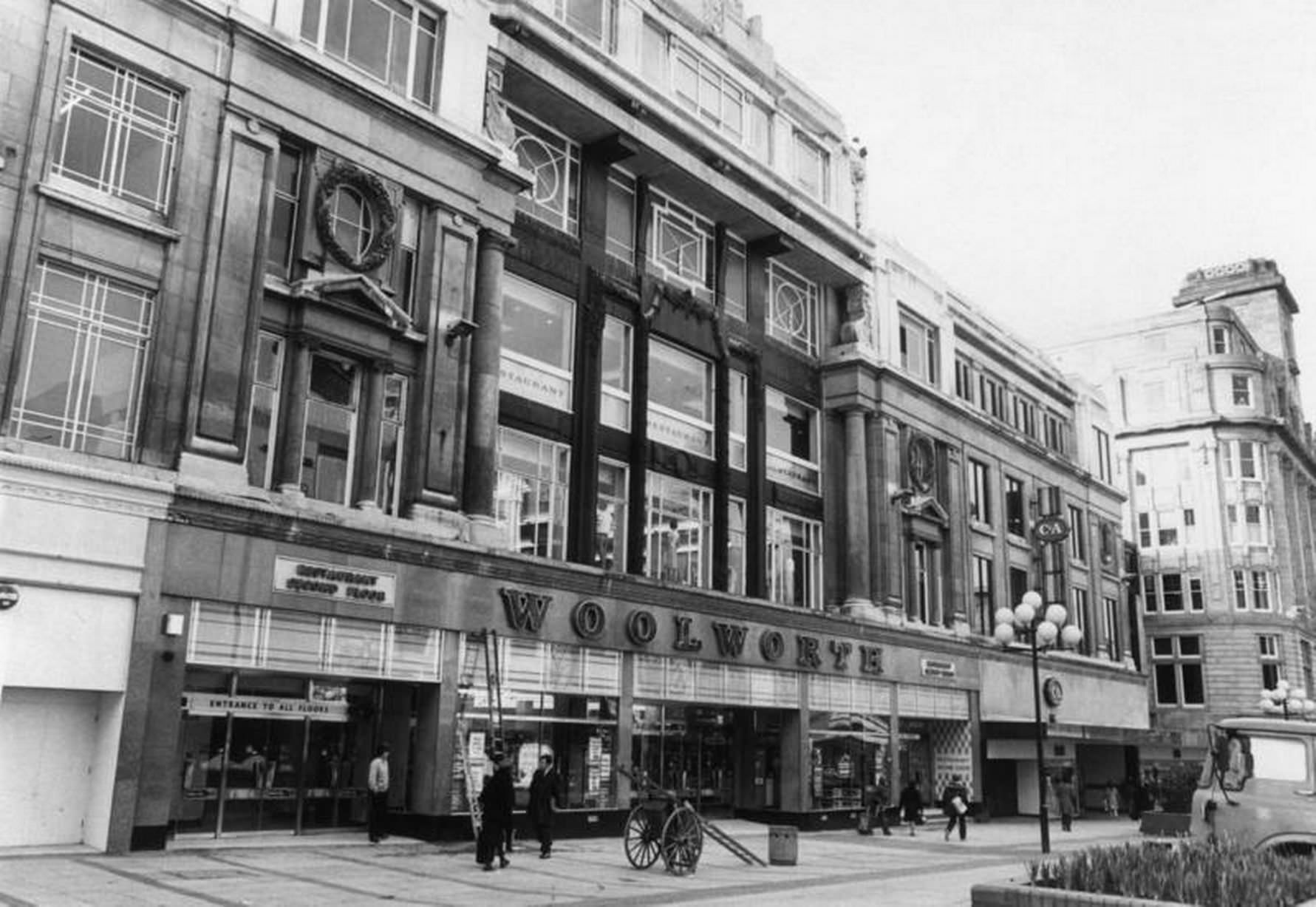 F W Woolworth Department Store, Liverpool, 11th March 1982.