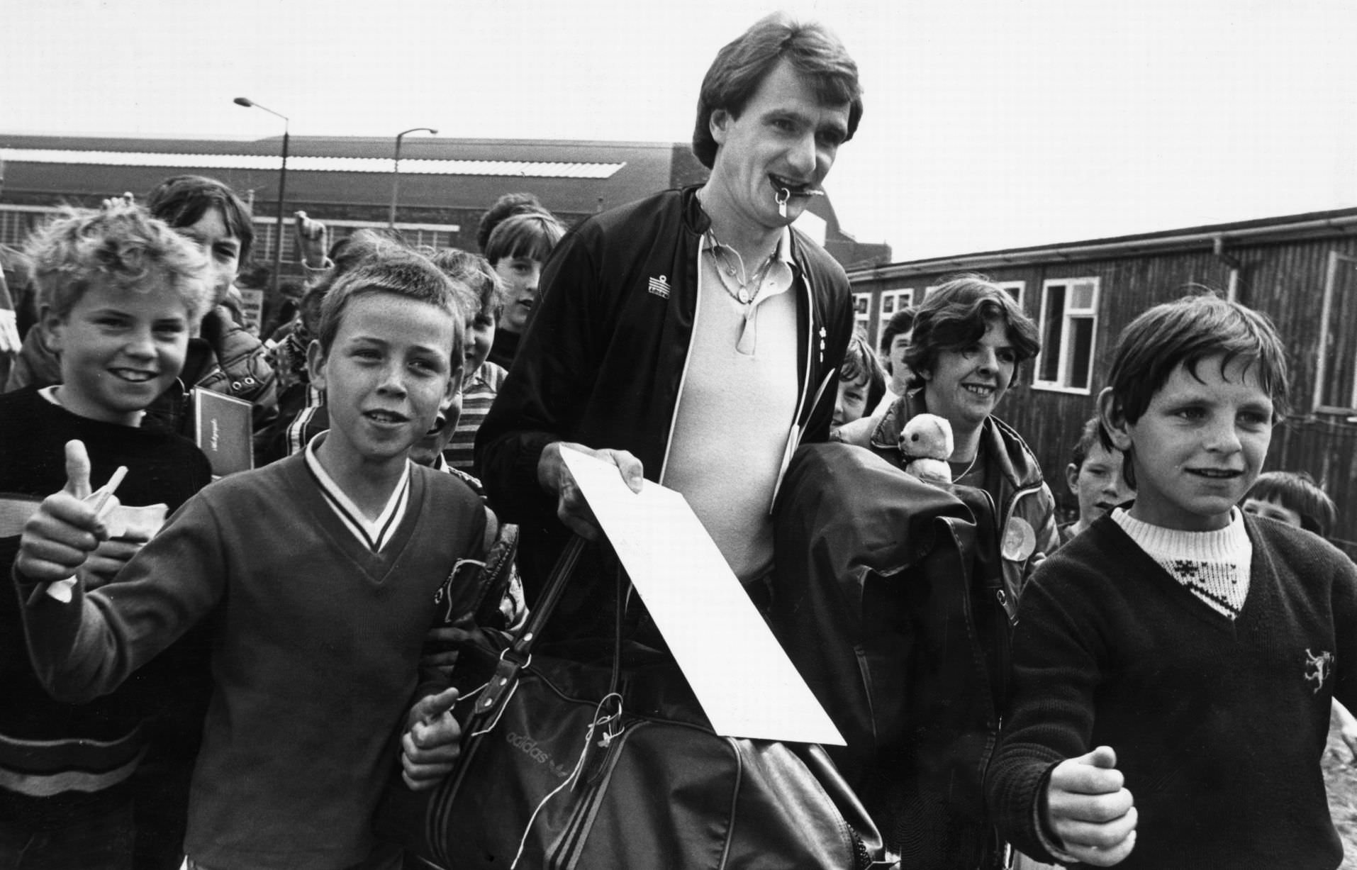 Liverpool footballer Phil Thompson surrounded by youngsters. Dated: 26th May 1981