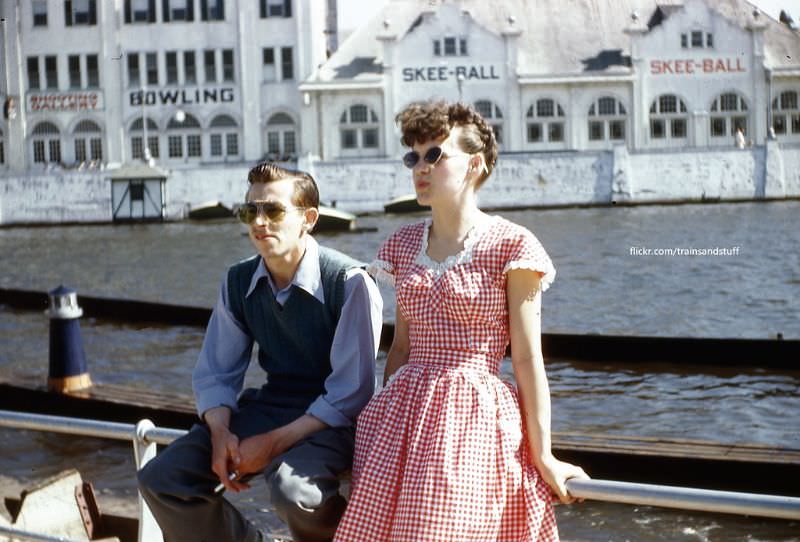 Beautiful Vintage Photos of Lovely Couples from the 1940s