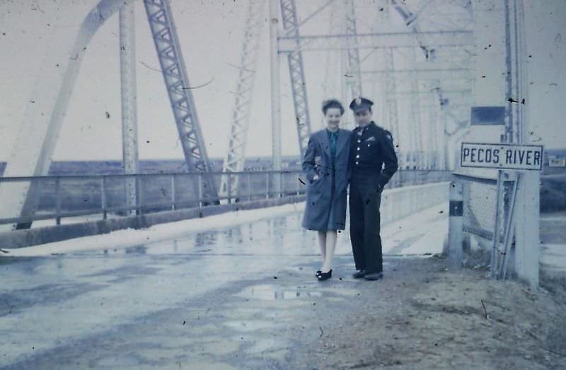 Beautiful Vintage Photos of Lovely Couples from the 1940s