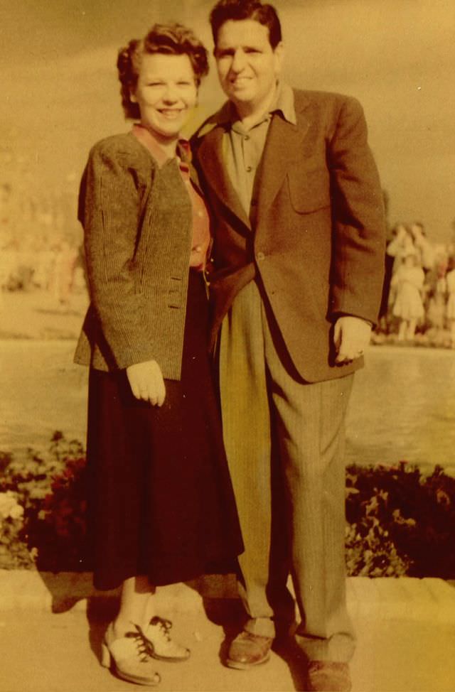 Beautiful Vintage Photos of Lovely Couples from the 1940s