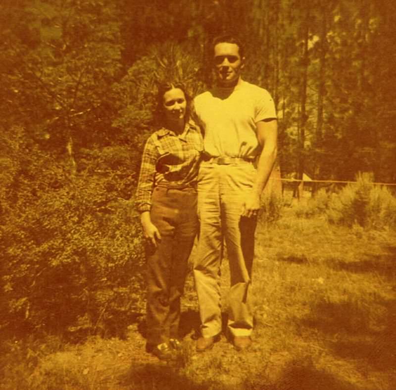 Beautiful Vintage Photos of Lovely Couples from the 1940s