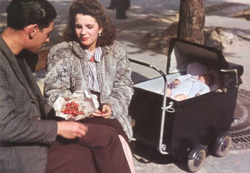 Beautiful Vintage Photos of Lovely Couples from the 1940s