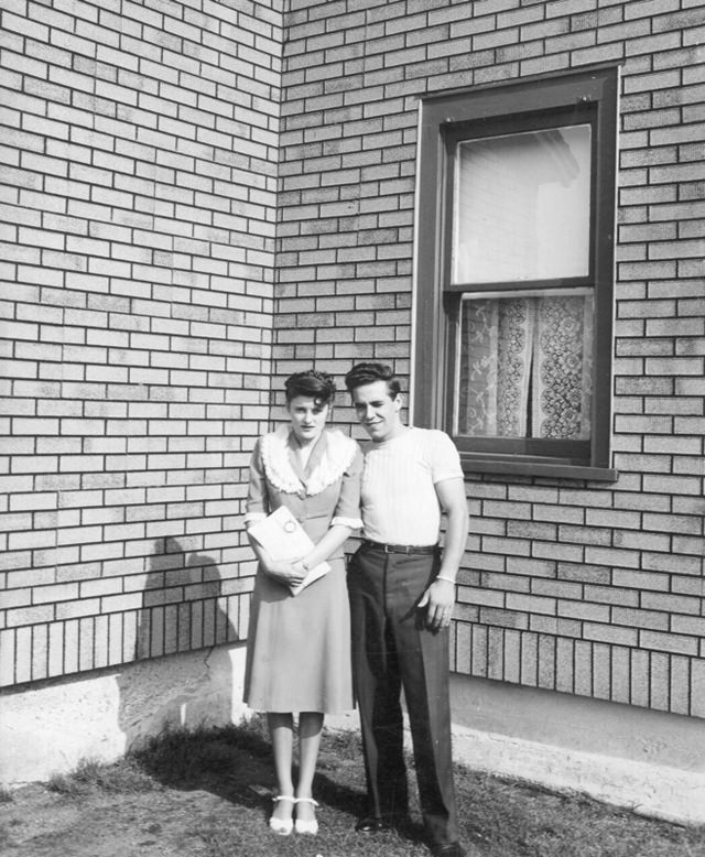 Beautiful Vintage Photos of Lovely Couples from the 1940s