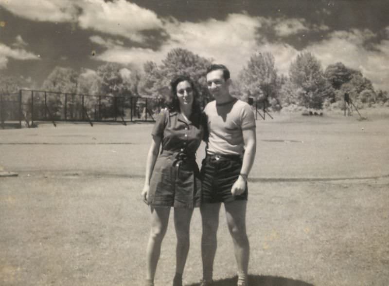 Beautiful Vintage Photos of Lovely Couples from the 1940s