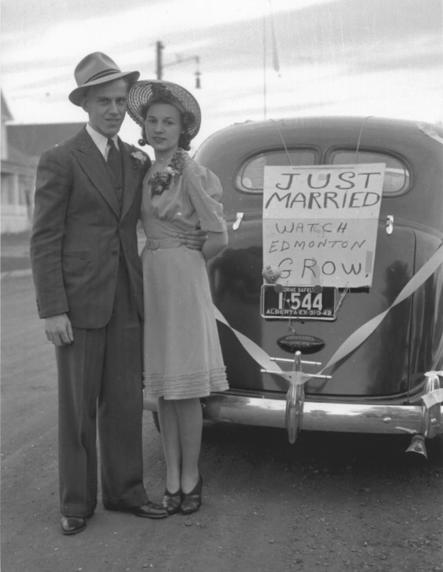 Beautiful Vintage Photos of Lovely Couples from the 1940s