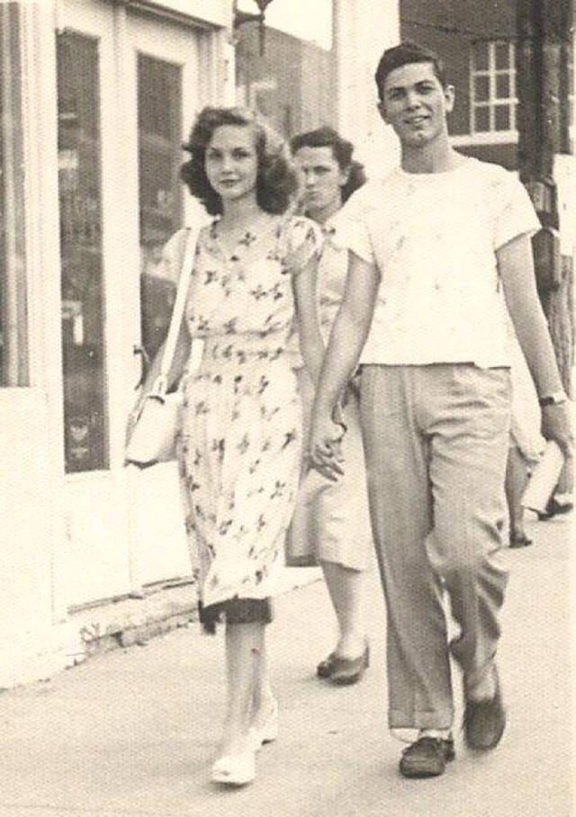 Beautiful Vintage Photos of Lovely Couples from the 1940s