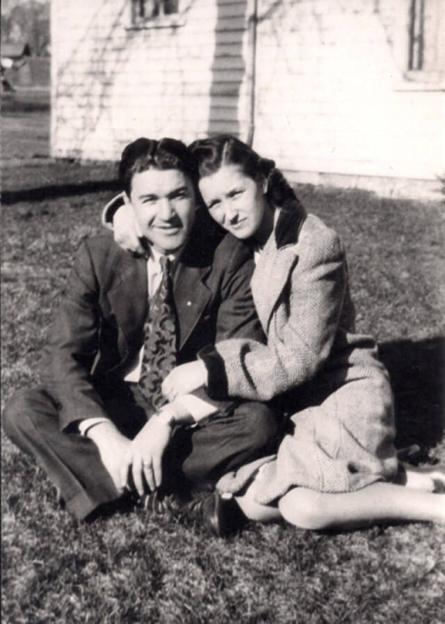 Beautiful Vintage Photos of Lovely Couples from the 1940s