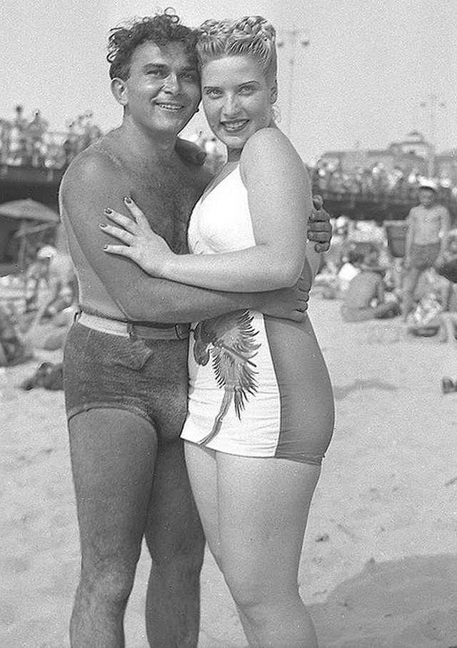 Beautiful Vintage Photos of Lovely Couples from the 1940s