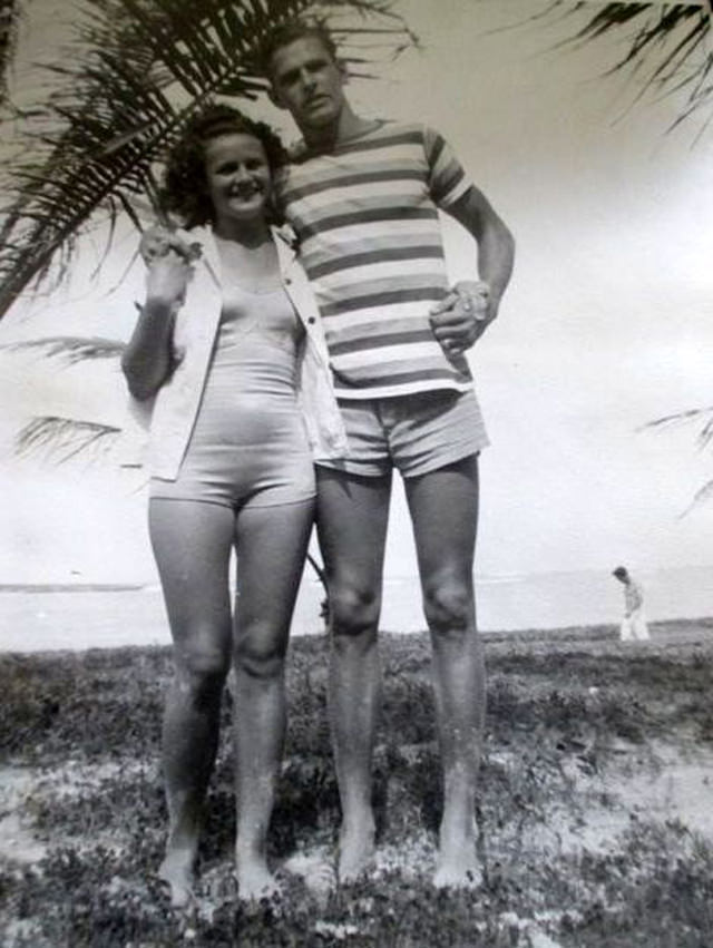 Beautiful Vintage Photos of Lovely Couples from the 1940s