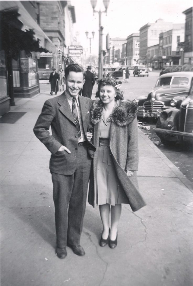 Beautiful Vintage Photos of Lovely Couples from the 1940s