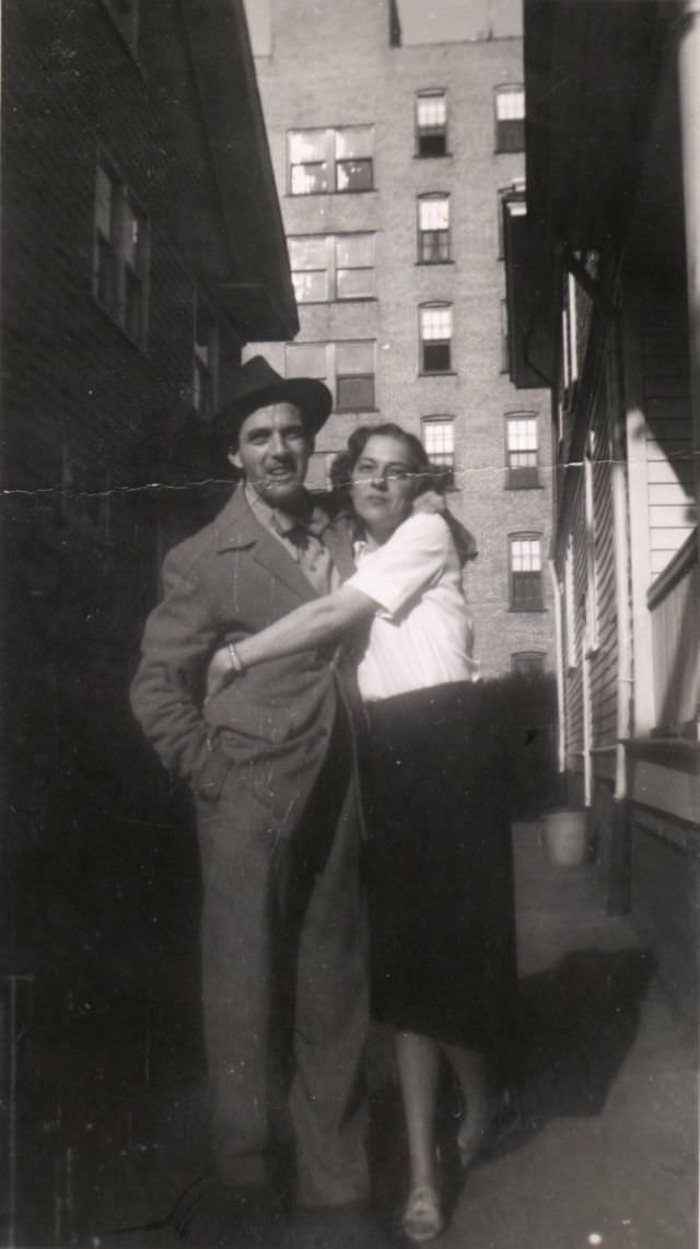 Beautiful Vintage Photos of Lovely Couples from the 1940s