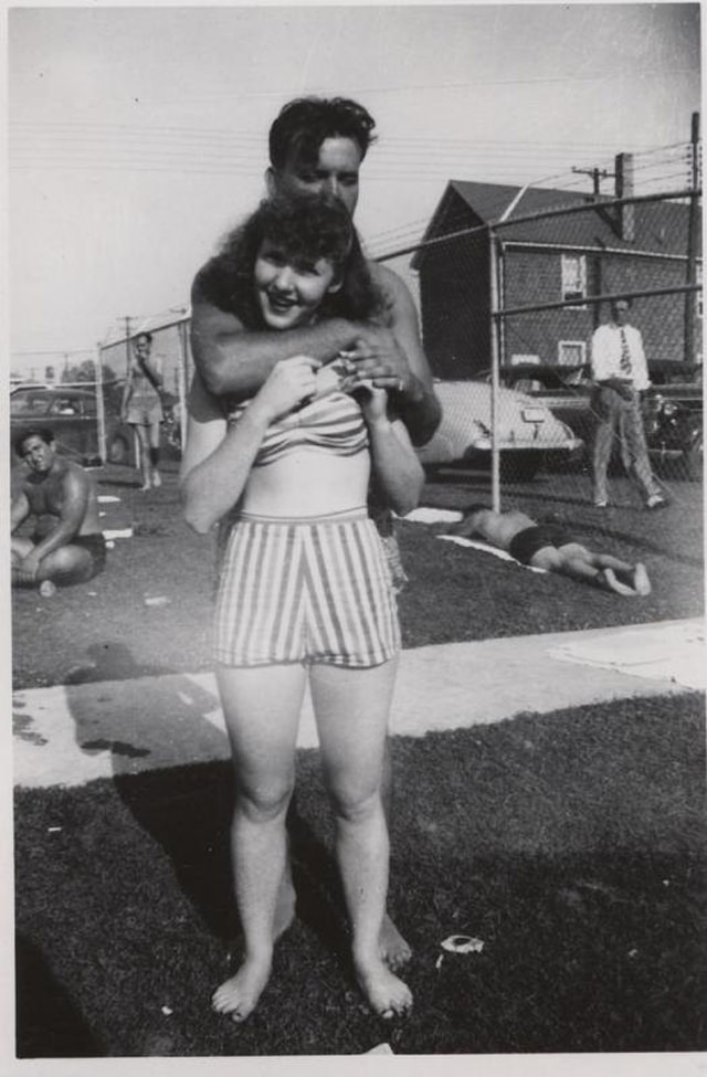 Beautiful Vintage Photos of Lovely Couples from the 1940s