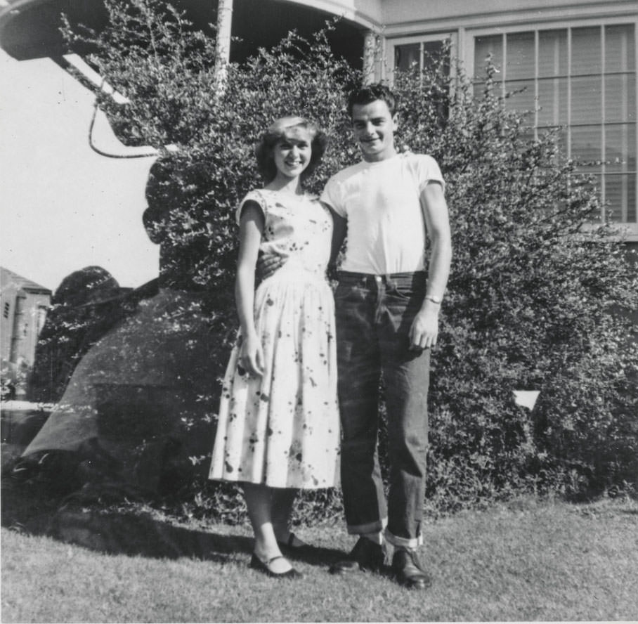 Beautiful Vintage Photos of Lovely Couples from the 1940s