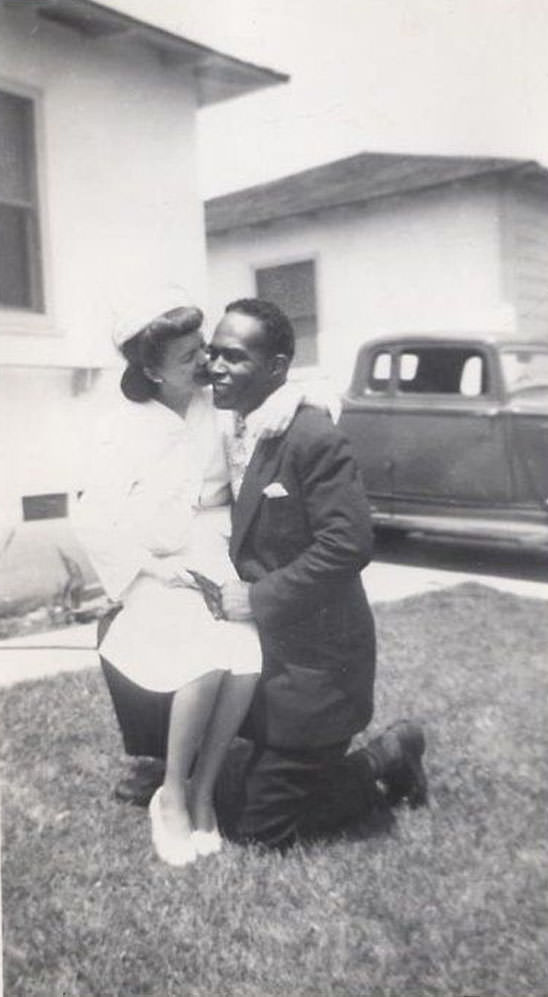 Beautiful Vintage Photos of Lovely Couples from the 1940s