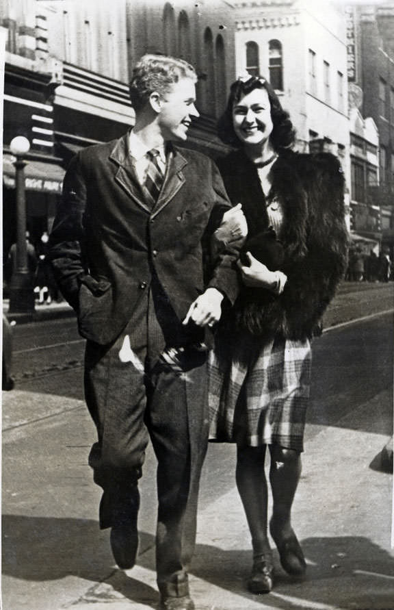 Beautiful Vintage Photos of Lovely Couples from the 1940s