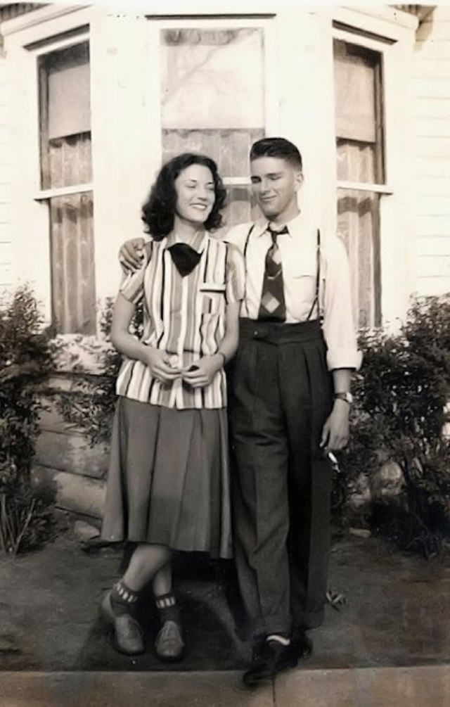 Beautiful Vintage Photos of Lovely Couples from the 1940s