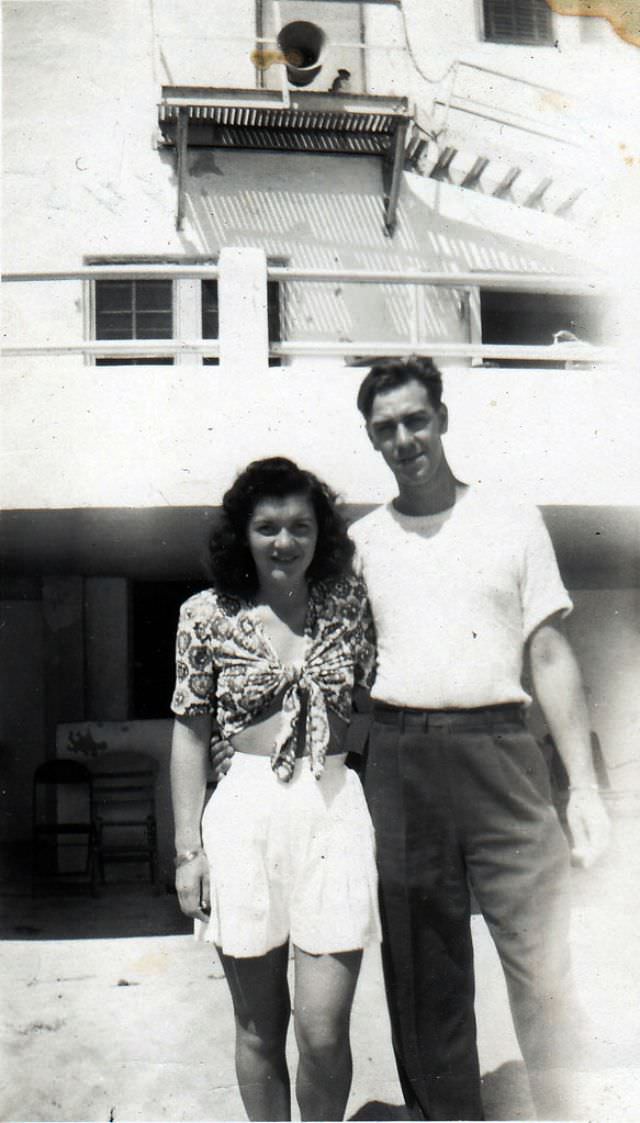 Beautiful Vintage Photos of Lovely Couples from the 1940s