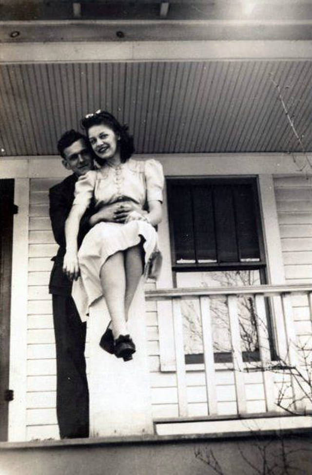 Beautiful Vintage Photos of Lovely Couples from the 1940s